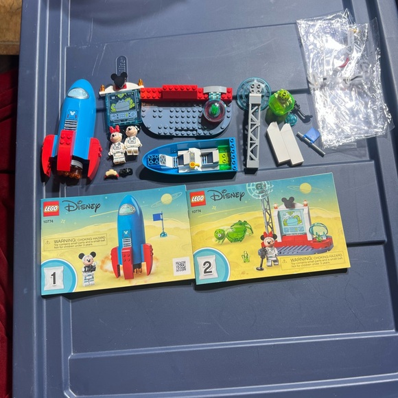 LEGO Disney Mickey Mouse Rocket Adventure Set 10774 - Picture 2 of 3